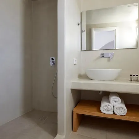 Adorno Hotel Oia (Santorini)