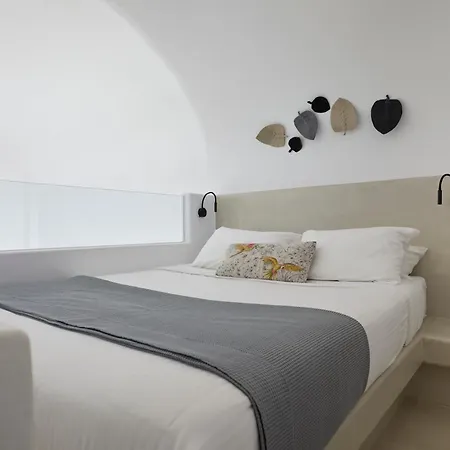 Adorno Oia (Santorini)