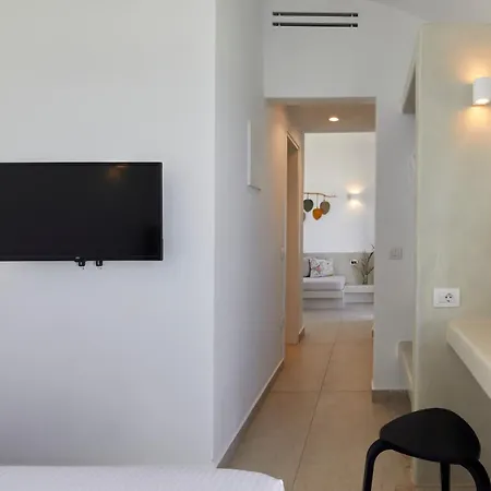 Hotel Adorno 3*