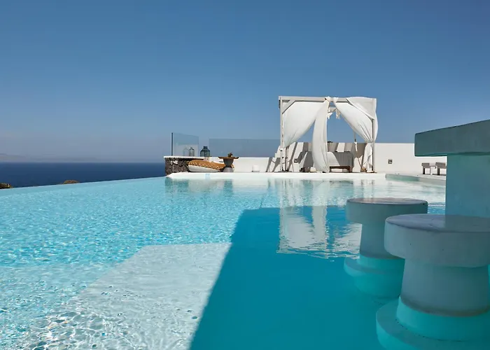 Adorno Hotel Oia