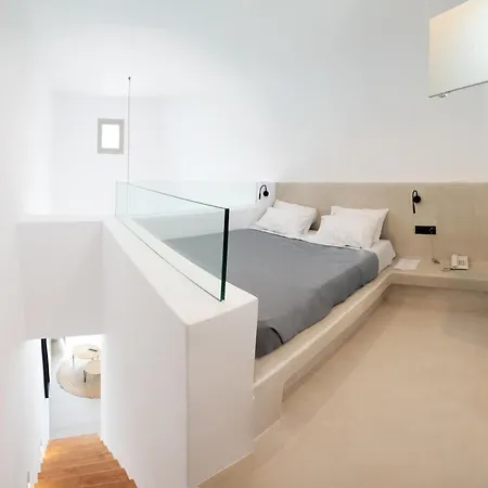 Adorno Hotel Oia (Santorini)