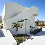 Hotel Adorno 3*