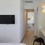 Hotel Adorno 3*